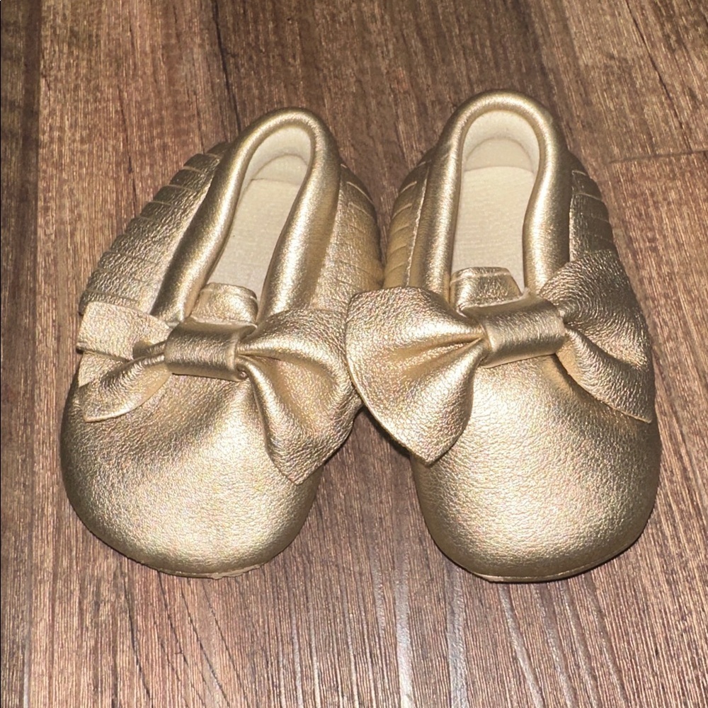 Romirus‎ Gold Baby Shoes EUC No Size see measurements